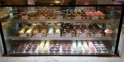 cupcake display counter, sample 2:1 photo
